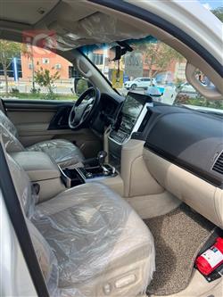 تۆیۆتا لاند کروزەر